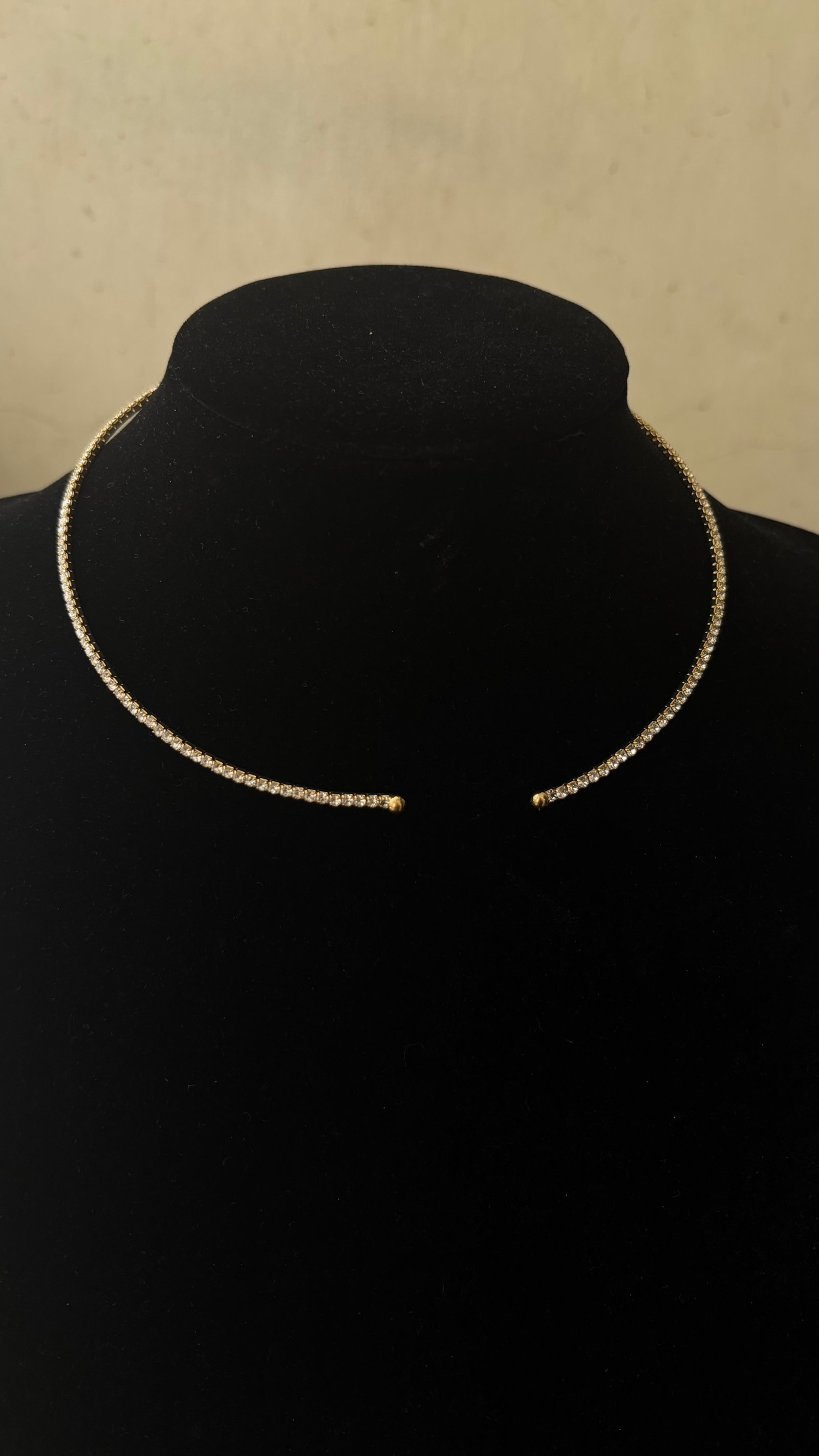 Serein cuff chocker