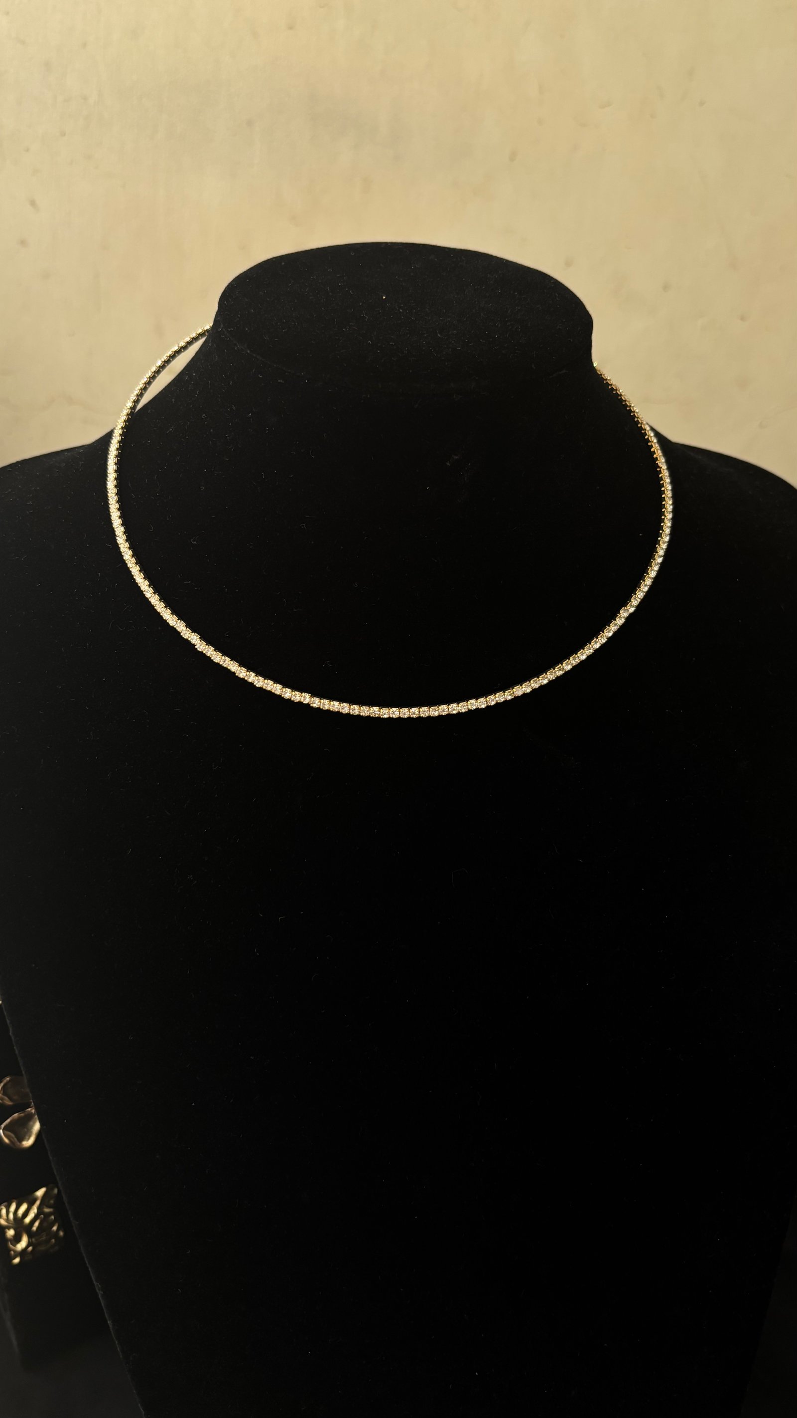 Serein cuff chocker